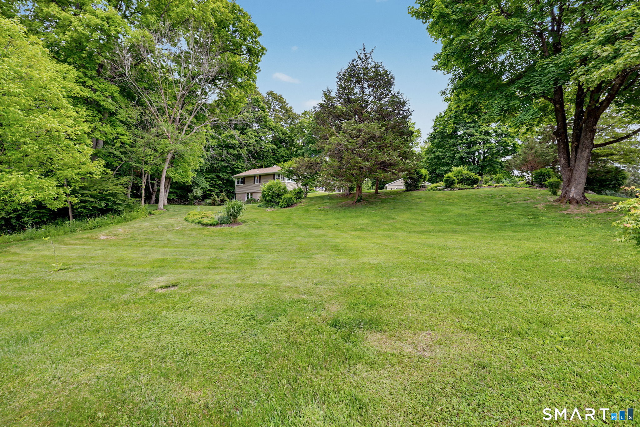 27 Apple Lane Redding CT 06896