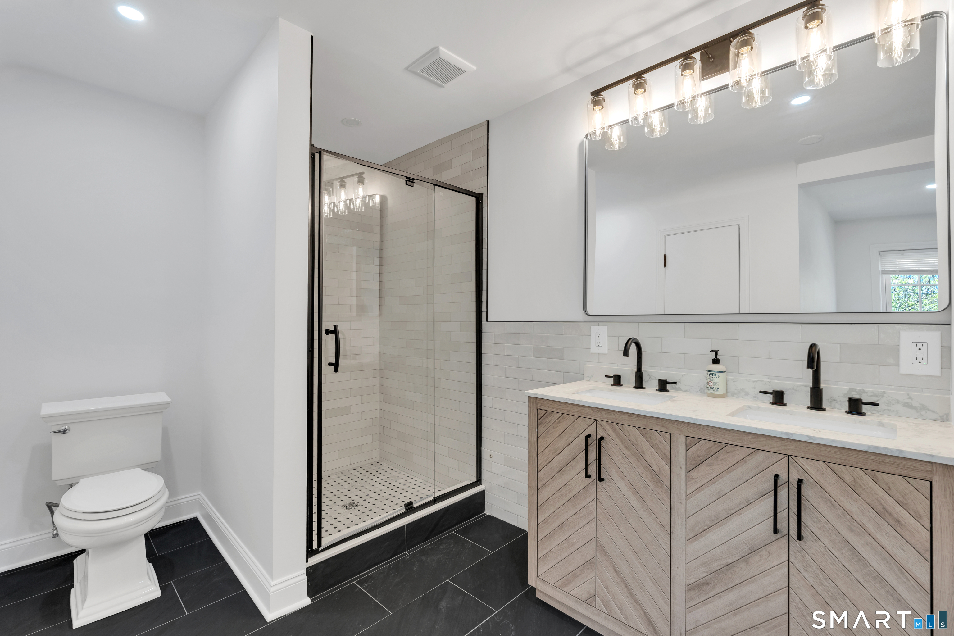 62 Edgewood Way New Haven CT 06515