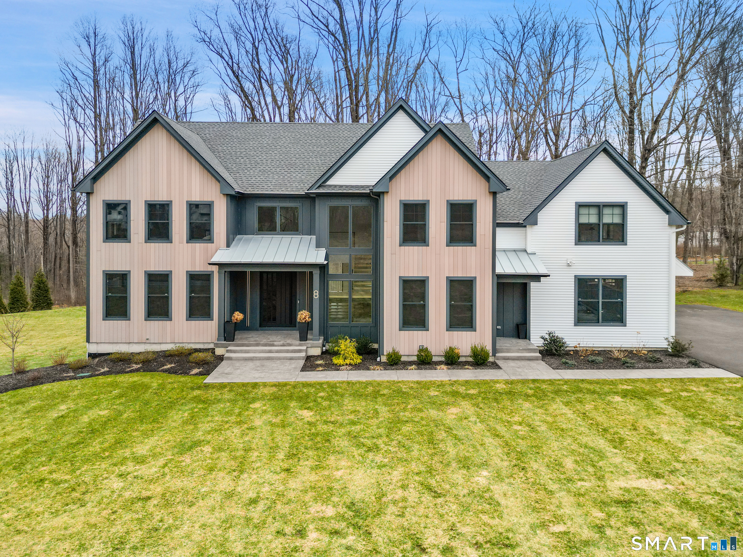 8 Holly Lane Newtown CT 06482