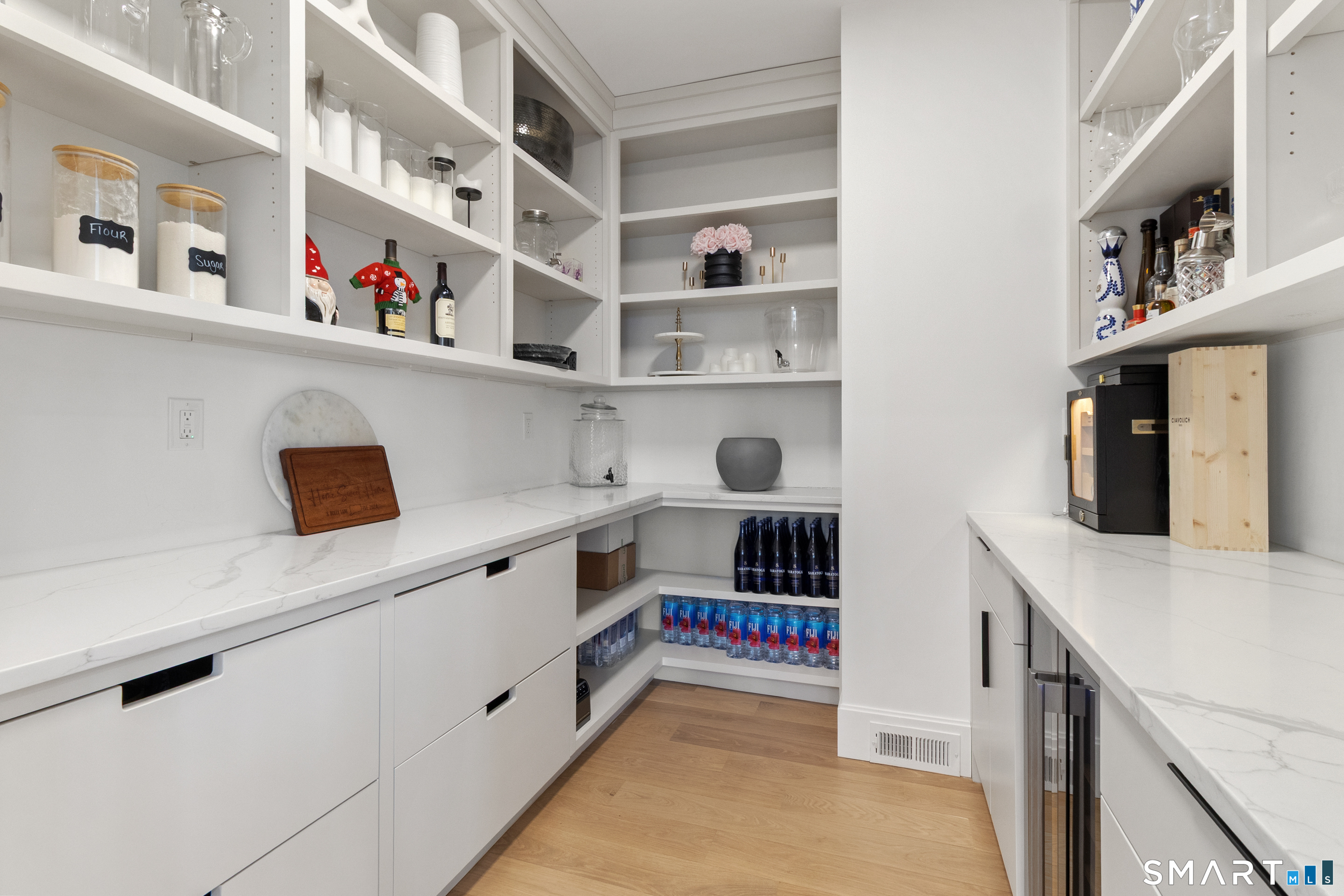 8 Holly Lane Newtown CT 06482