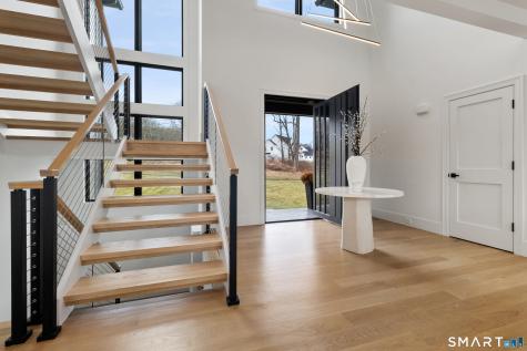 8 Holly Lane Newtown CT 06482