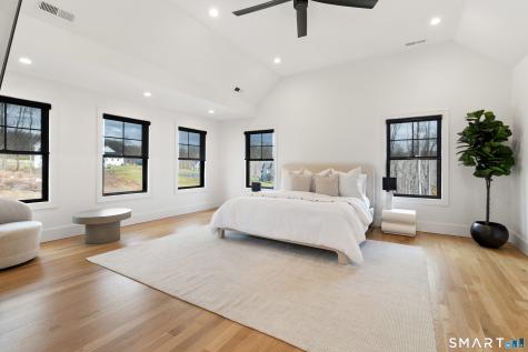 8 Holly Lane Newtown CT 06482