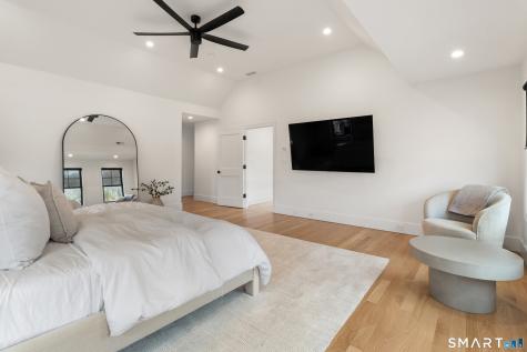 8 Holly Lane Newtown CT 06482