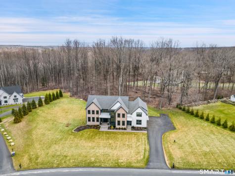 8 Holly Lane Newtown CT 06482
