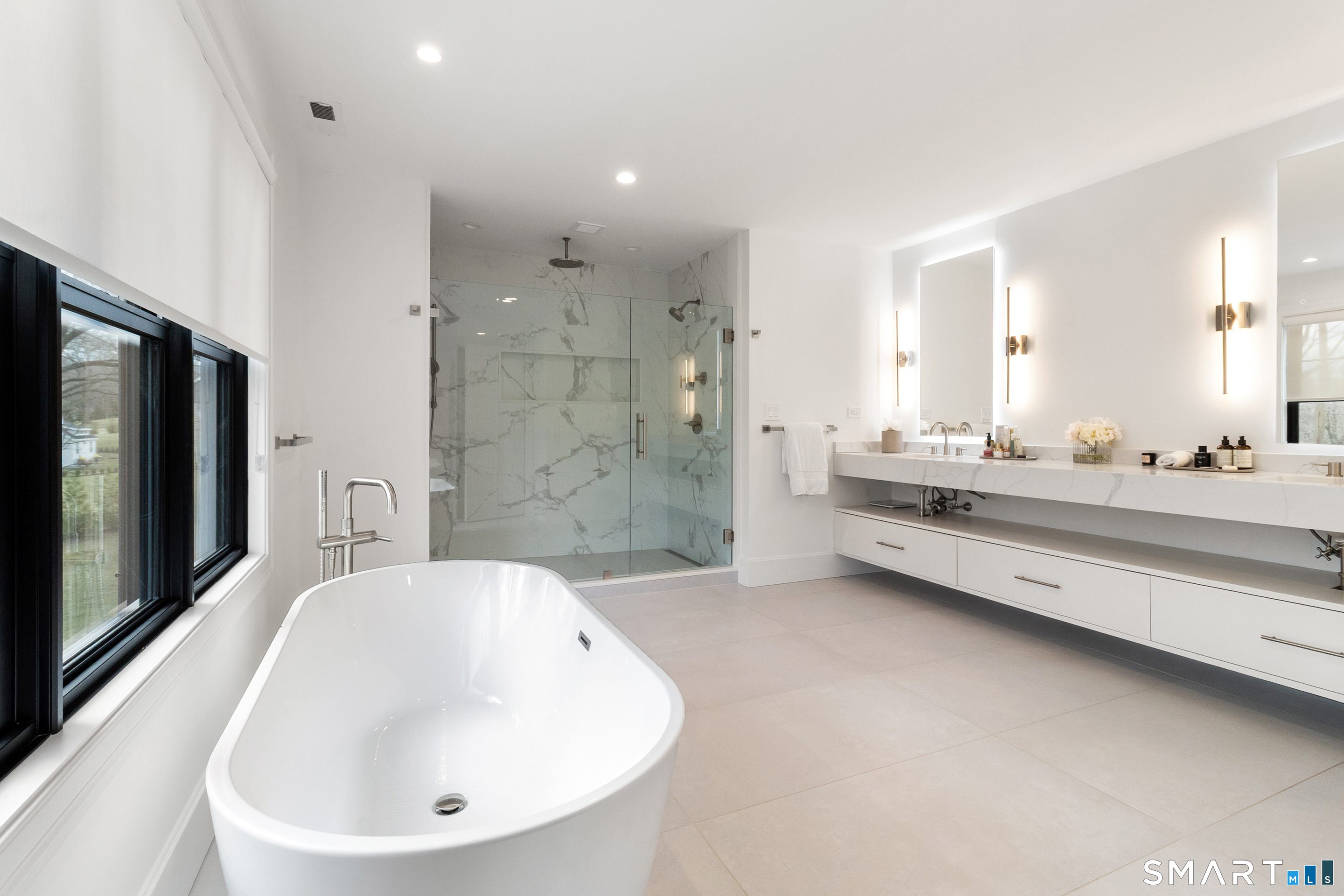 8 Holly Lane Newtown CT 06482