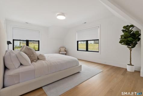 8 Holly Lane Newtown CT 06482