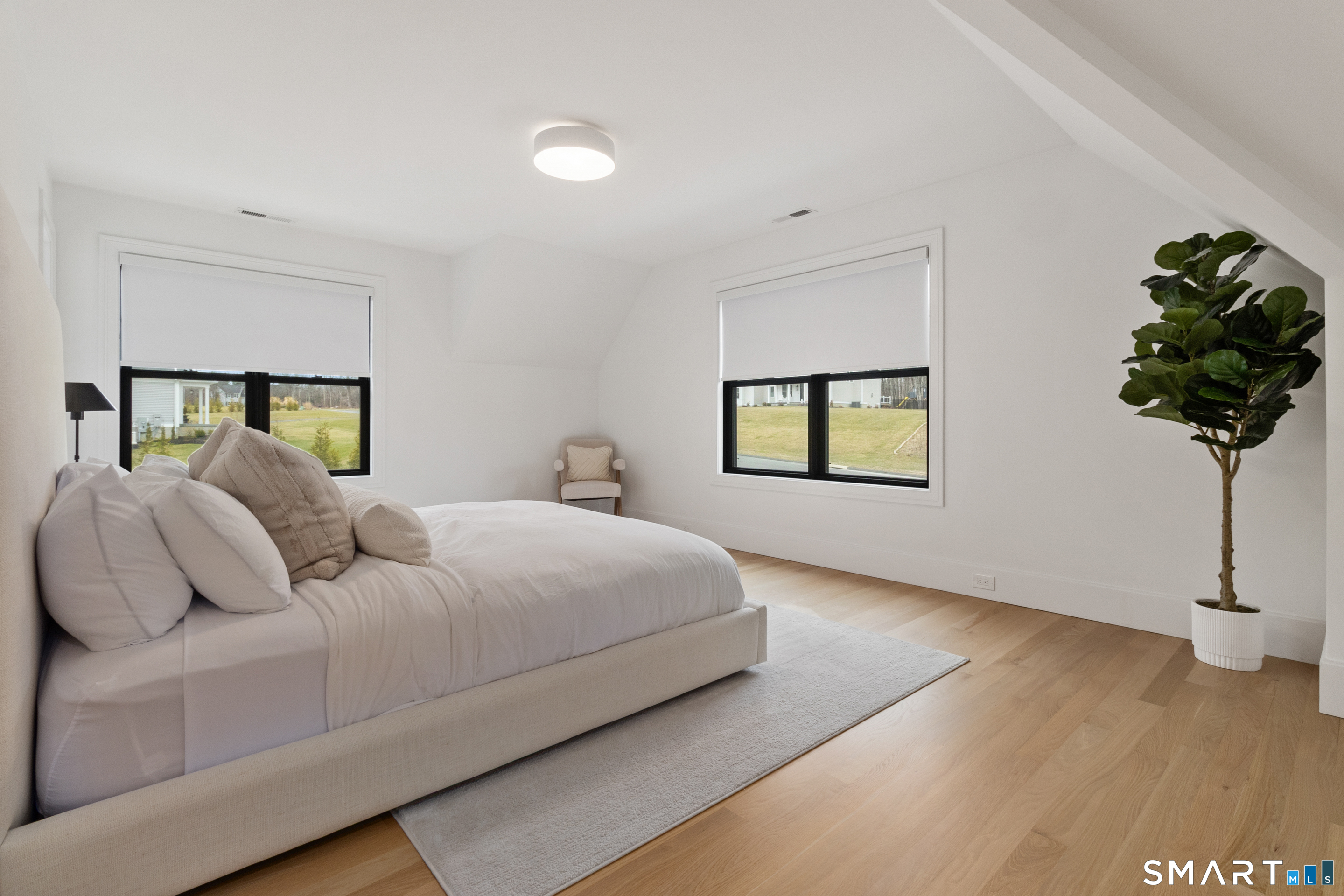8 Holly Lane Newtown CT 06482