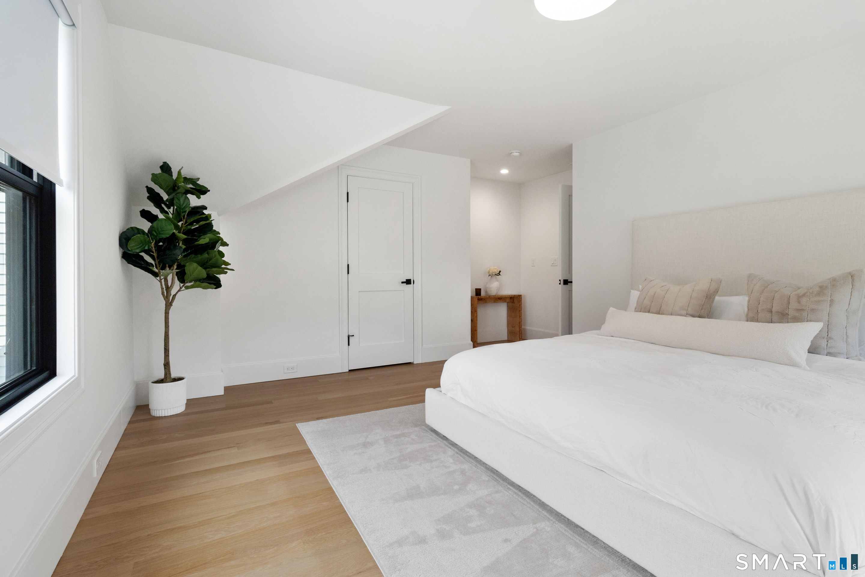 8 Holly Lane Newtown CT 06482