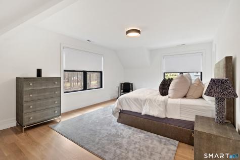 8 Holly Lane Newtown CT 06482