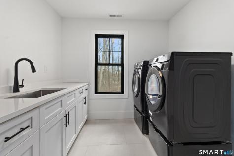 8 Holly Lane Newtown CT 06482