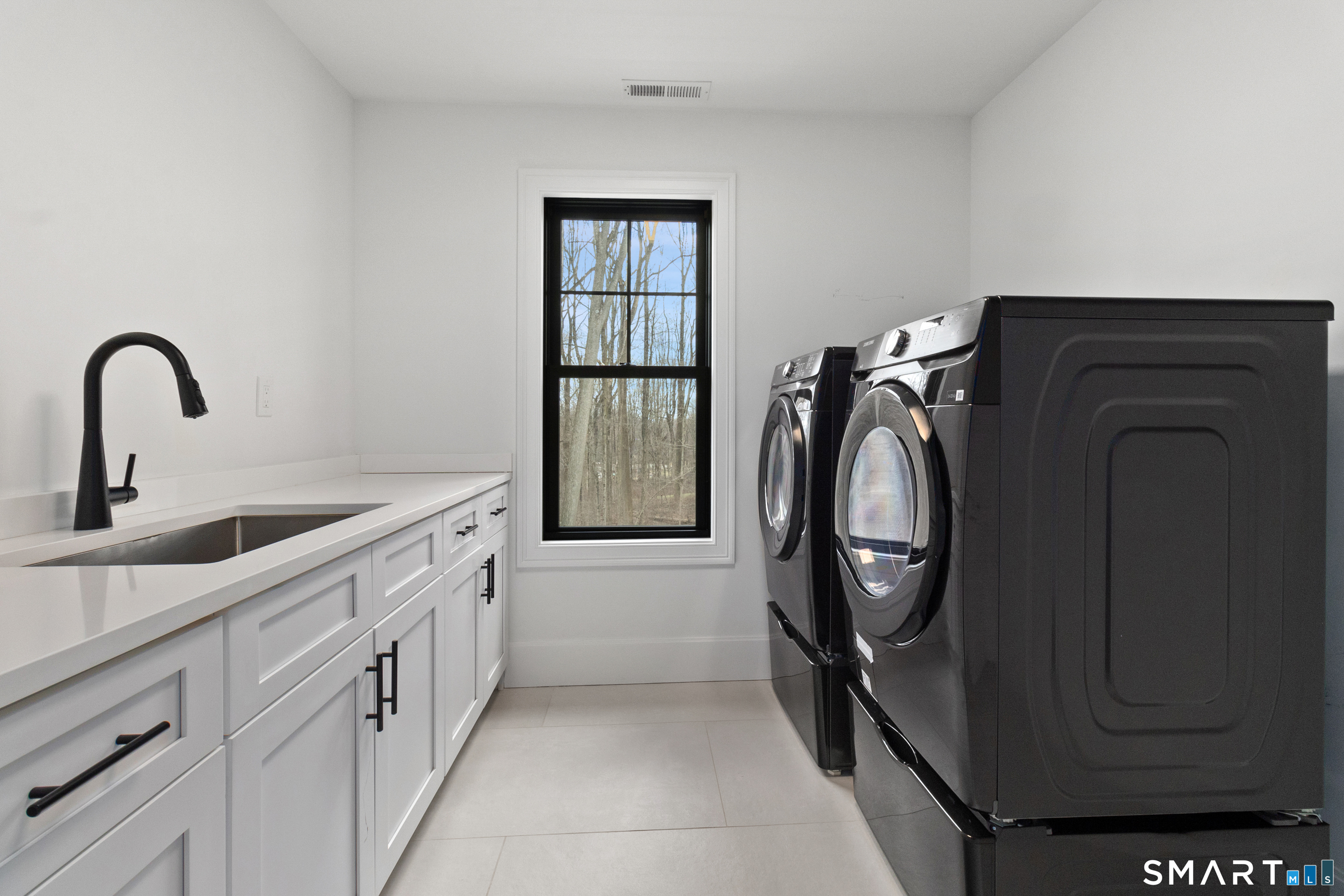 8 Holly Lane Newtown CT 06482