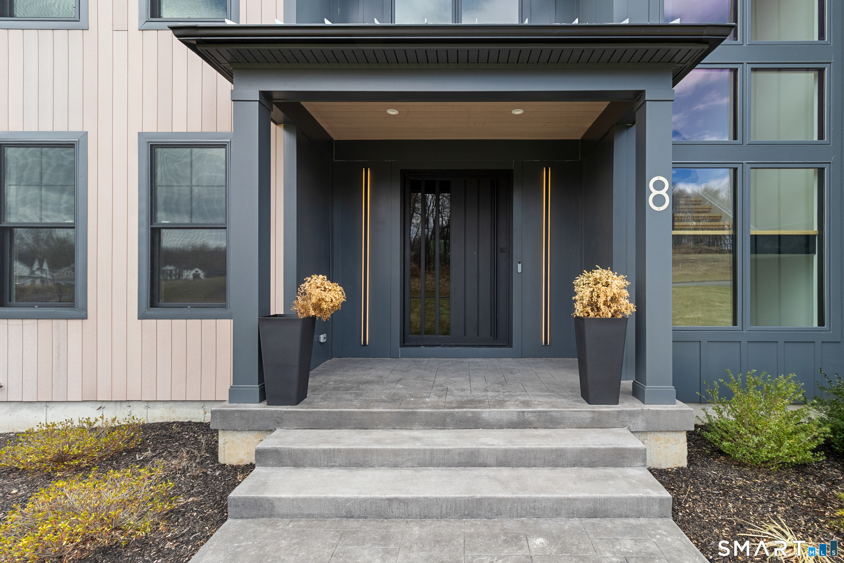 8 Holly Lane Newtown CT 06482