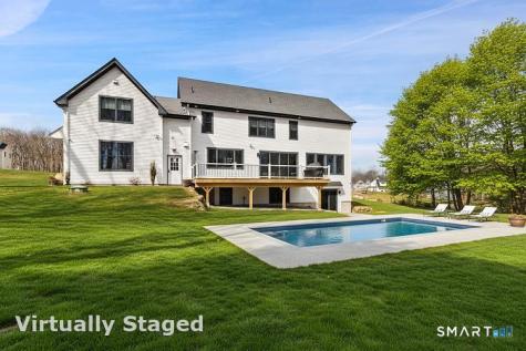 8 Holly Lane Newtown CT 06482