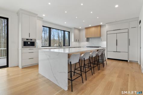 8 Holly Lane Newtown CT 06482
