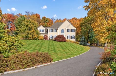 15 Wedgewood Court Newtown CT 06470
