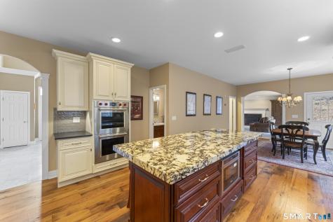 15 Wedgewood Court Newtown CT 06470