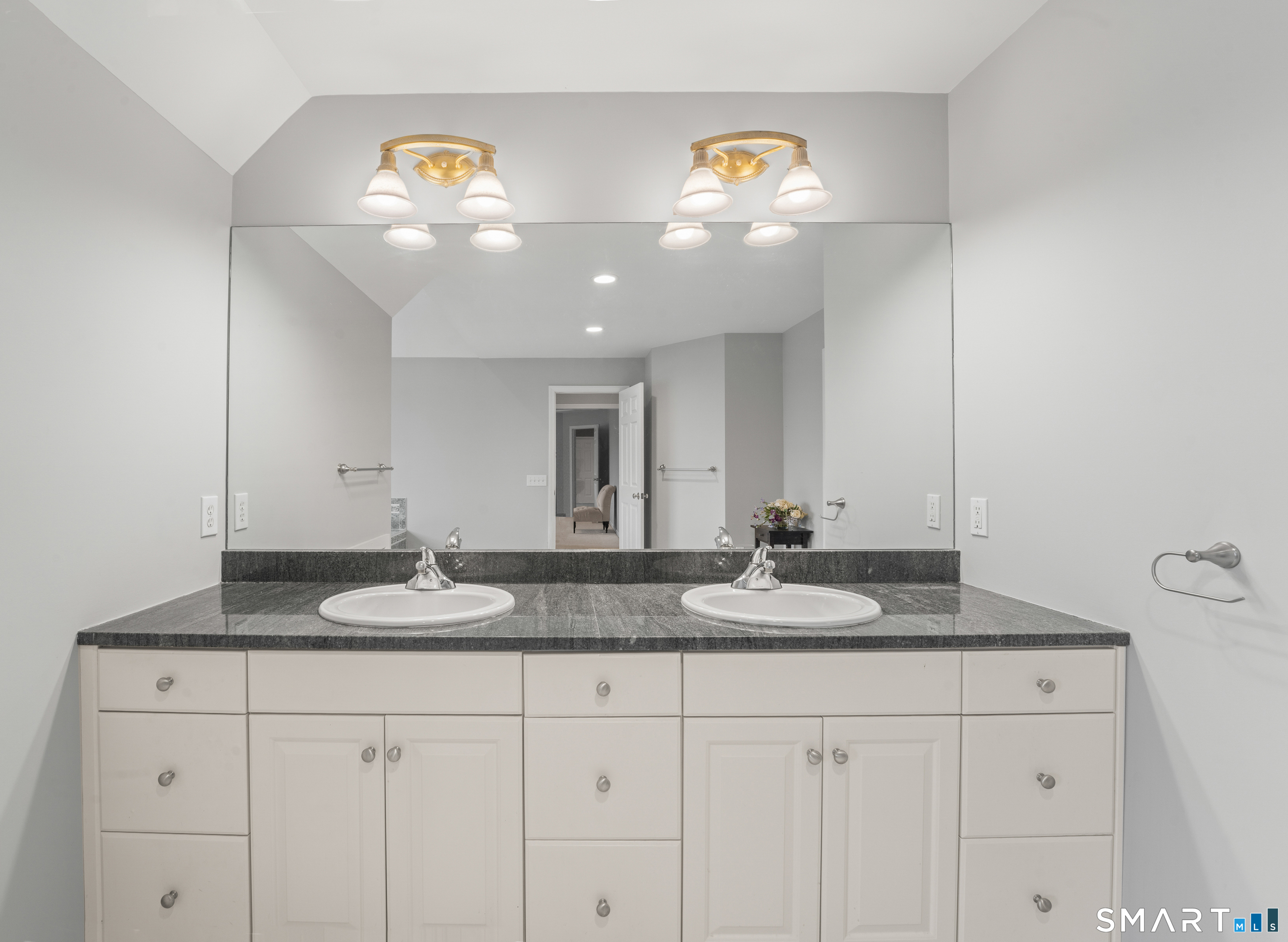 15 Wedgewood Court Newtown CT 06470