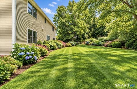 15 Wedgewood Court Newtown CT 06470