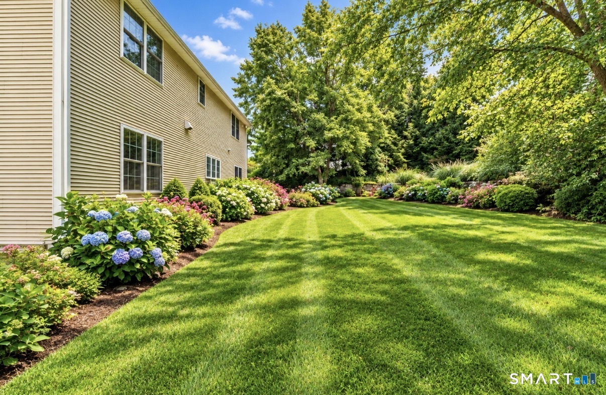 15 Wedgewood Court Newtown CT 06470