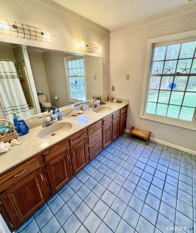 1094 Hopewell Road Glastonbury CT 06073