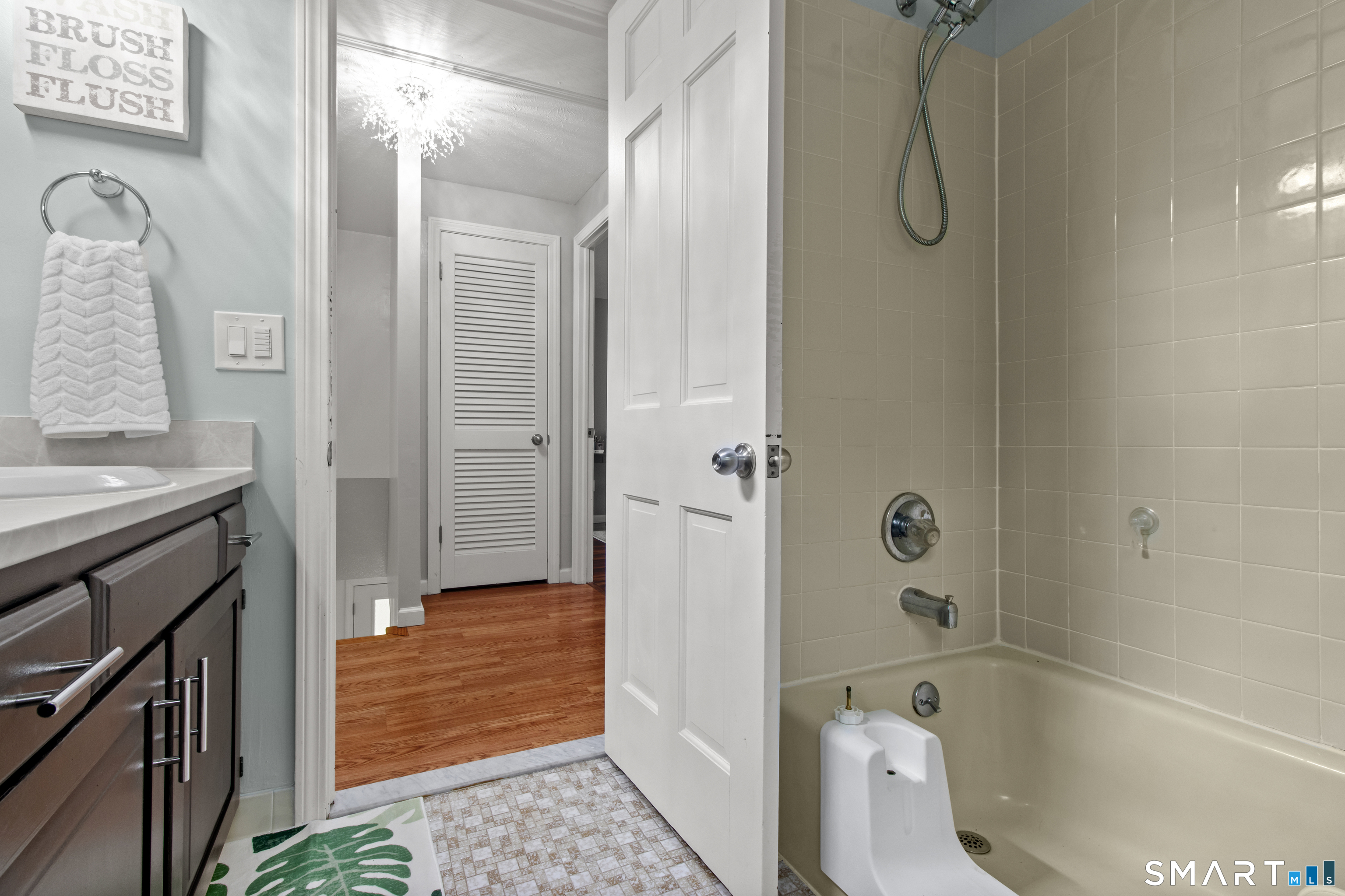 15 Ledgecrest Terrace Manchester CT 06040