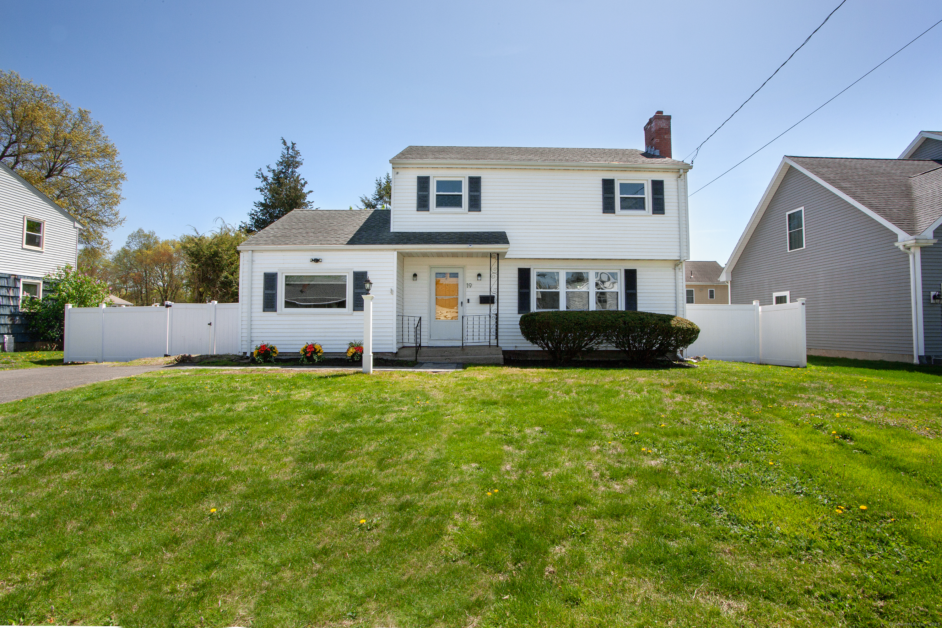 19 Pine Street Newington CT 06111