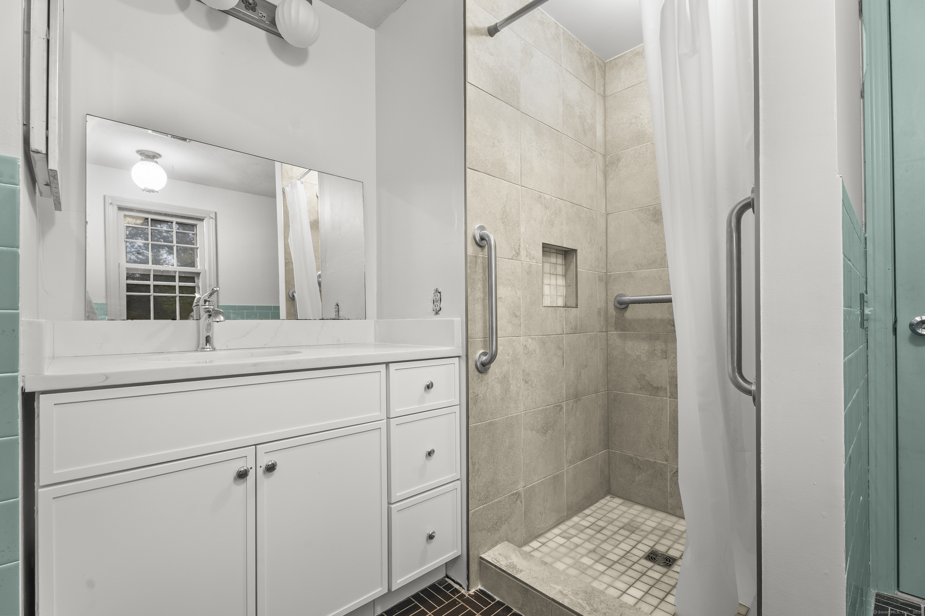 8 Roberts Road Bloomfield CT 06002