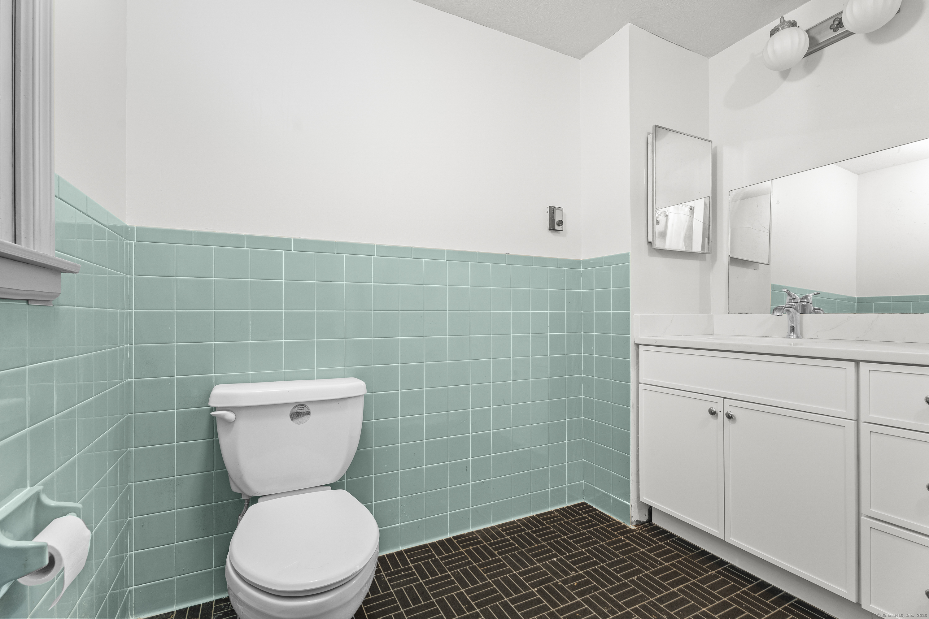 8 Roberts Road Bloomfield CT 06002