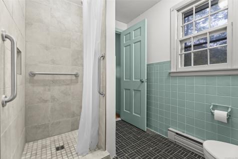 8 Roberts Road Bloomfield CT 06002