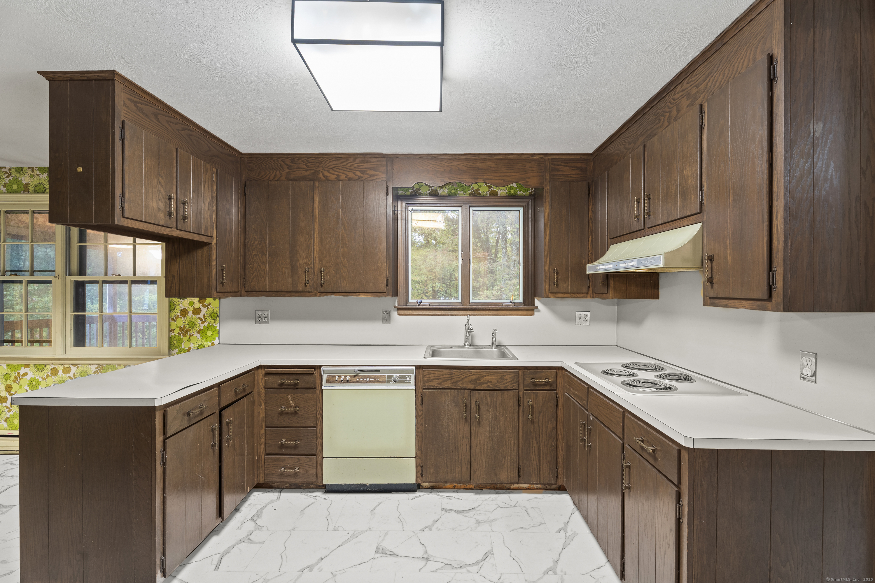 8 Roberts Road Bloomfield CT 06002