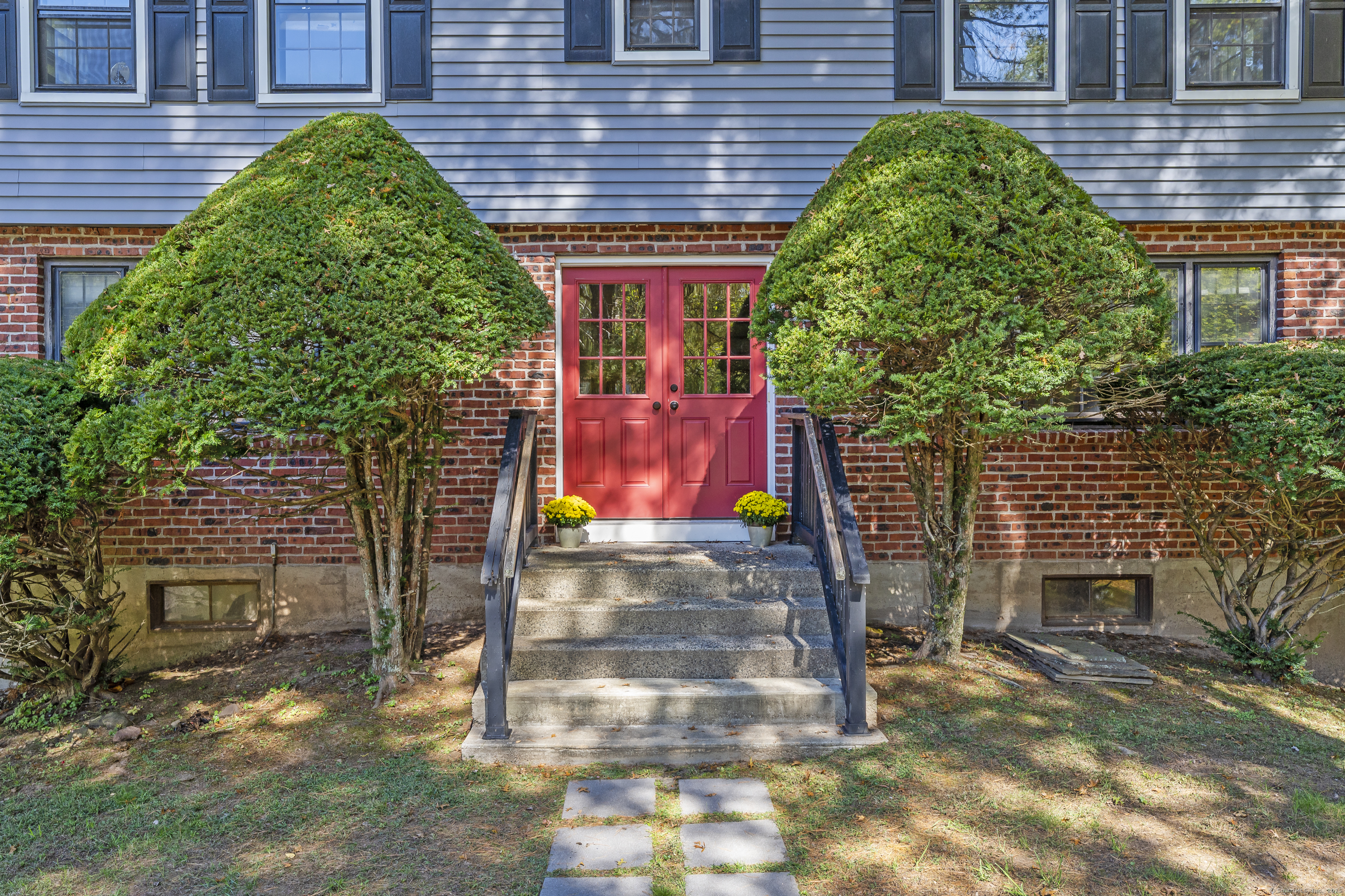 8 Roberts Road Bloomfield CT 06002