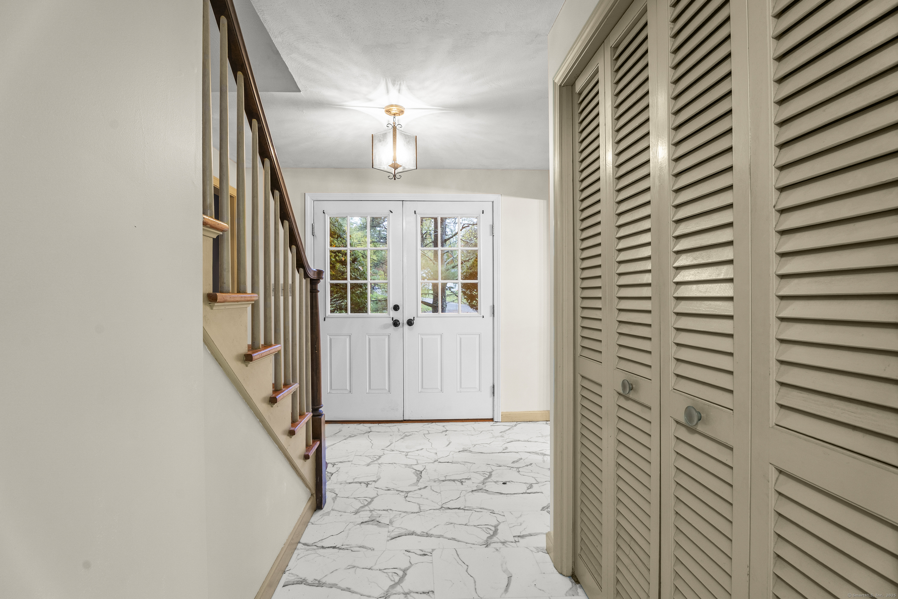 8 Roberts Road Bloomfield CT 06002