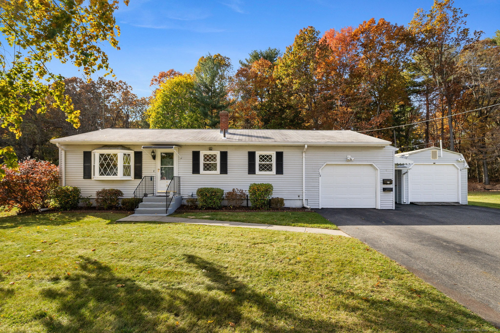 18 Winding Lane Enfield CT 06082