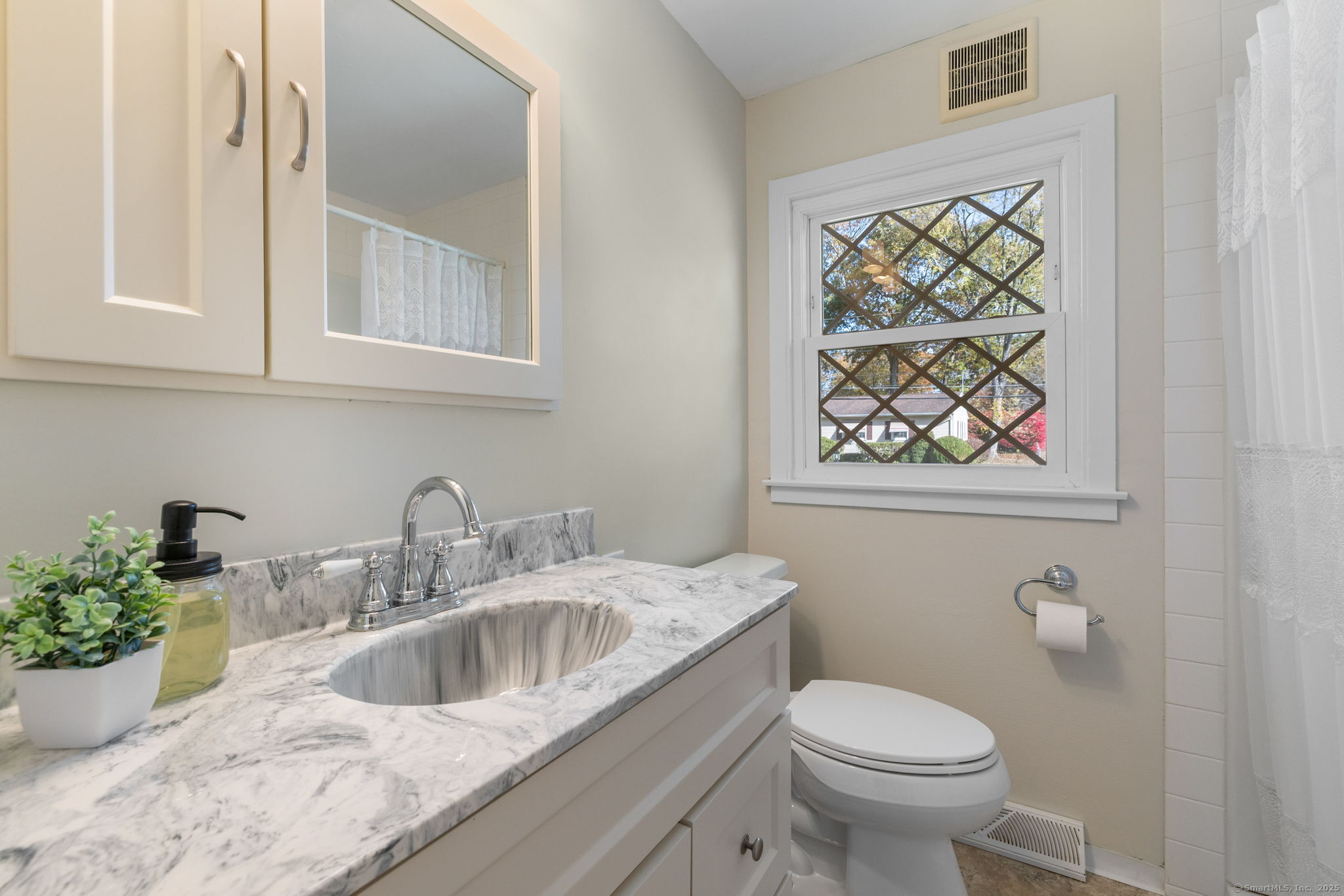 18 Winding Lane Enfield CT 06082