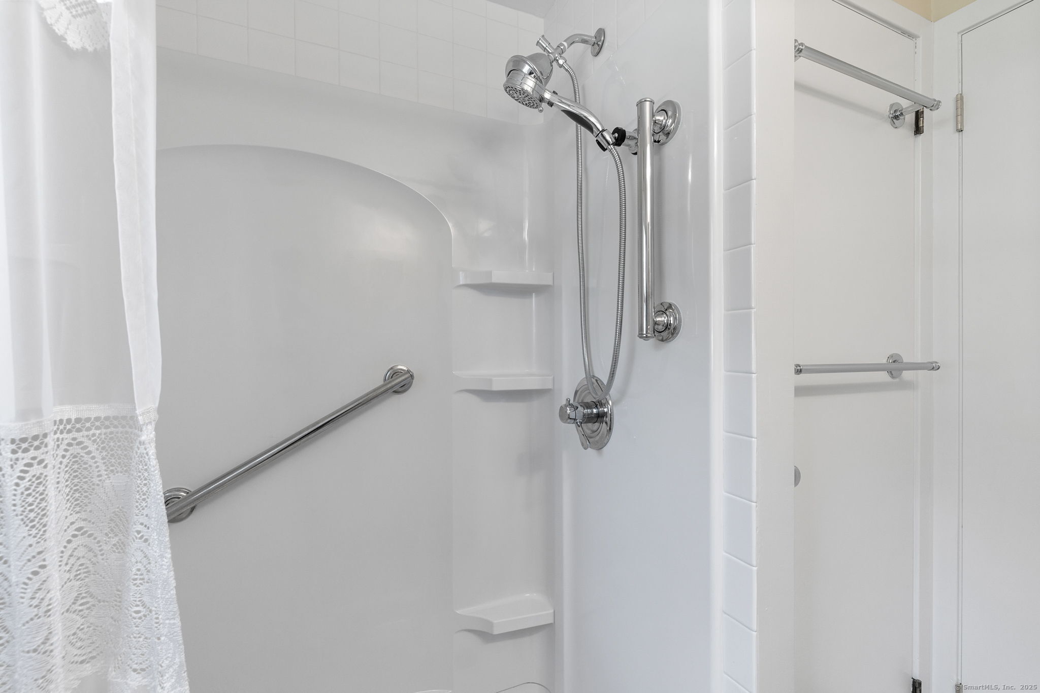 18 Winding Lane Enfield CT 06082