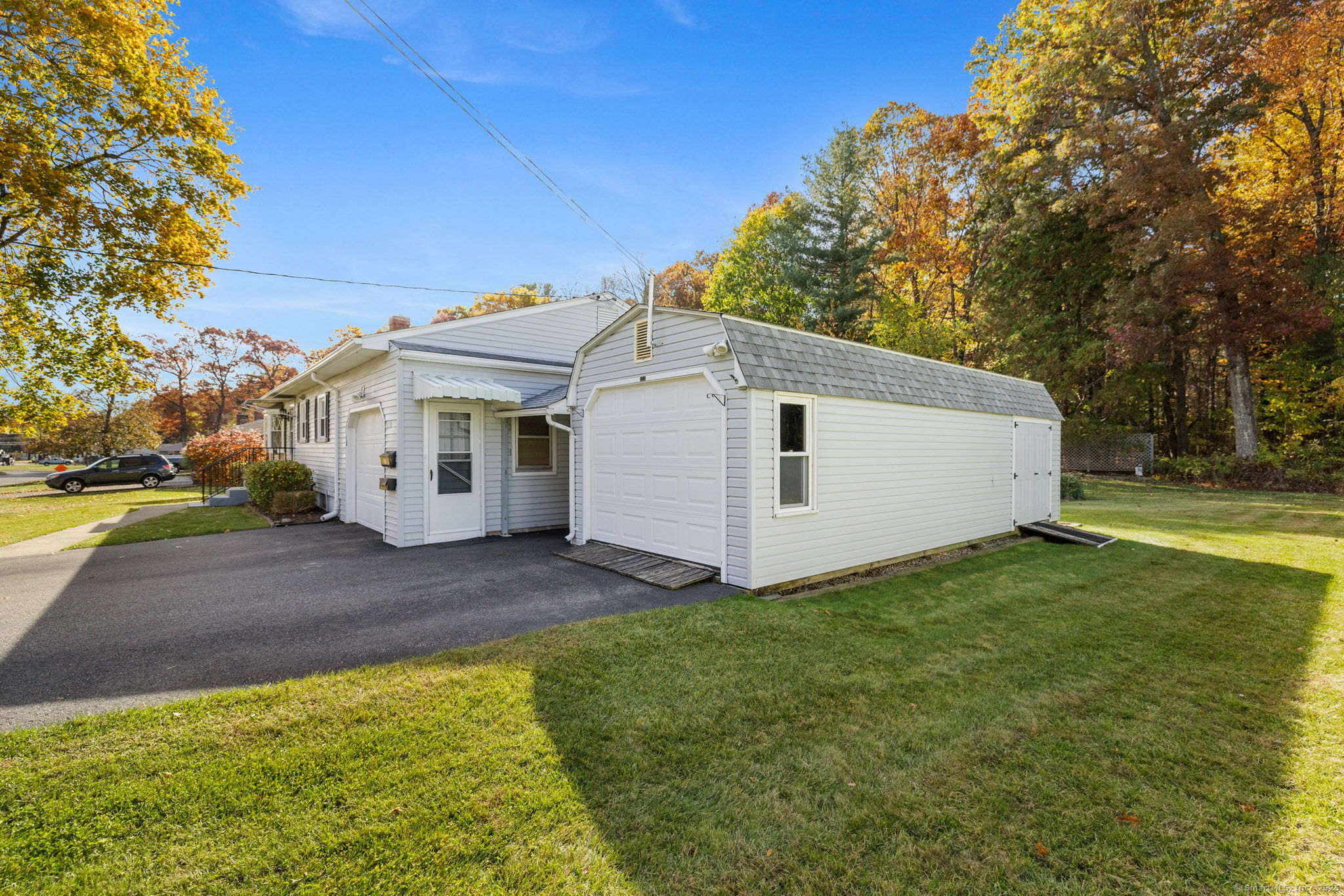 18 Winding Lane Enfield CT 06082