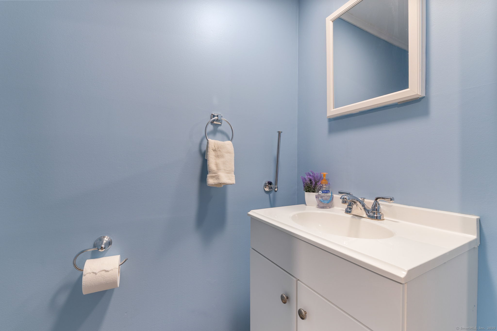 18 Winding Lane Enfield CT 06082