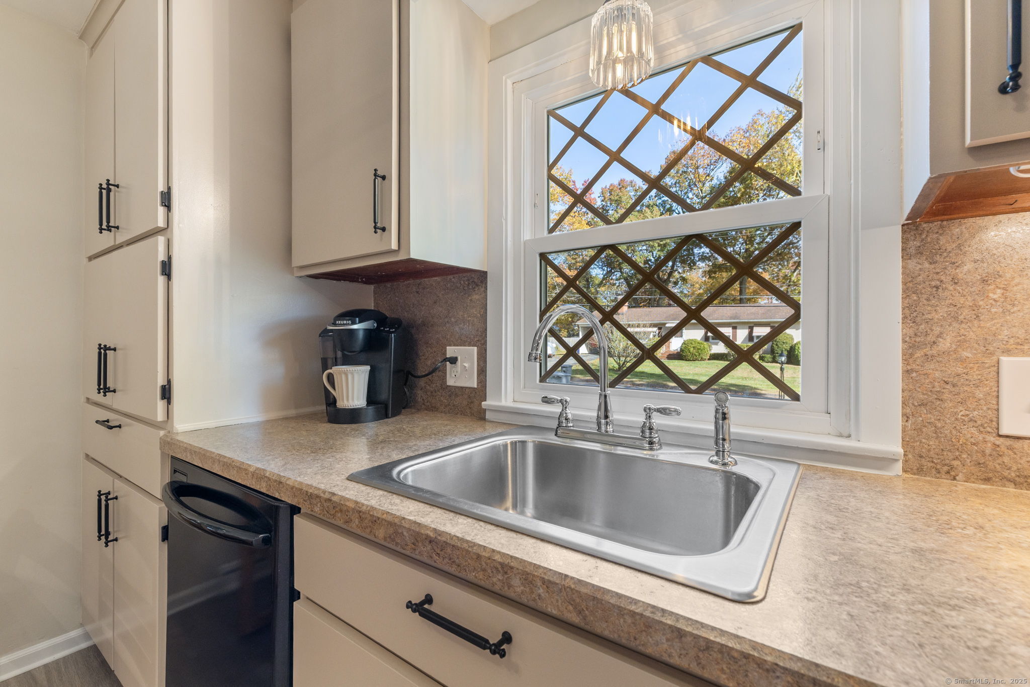 18 Winding Lane Enfield CT 06082