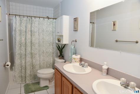 15 Silano Drive Oxford CT 06478