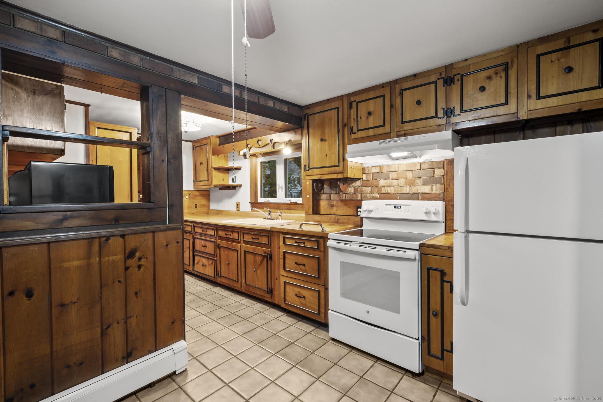 19 West Shore Drive Clinton CT 06413