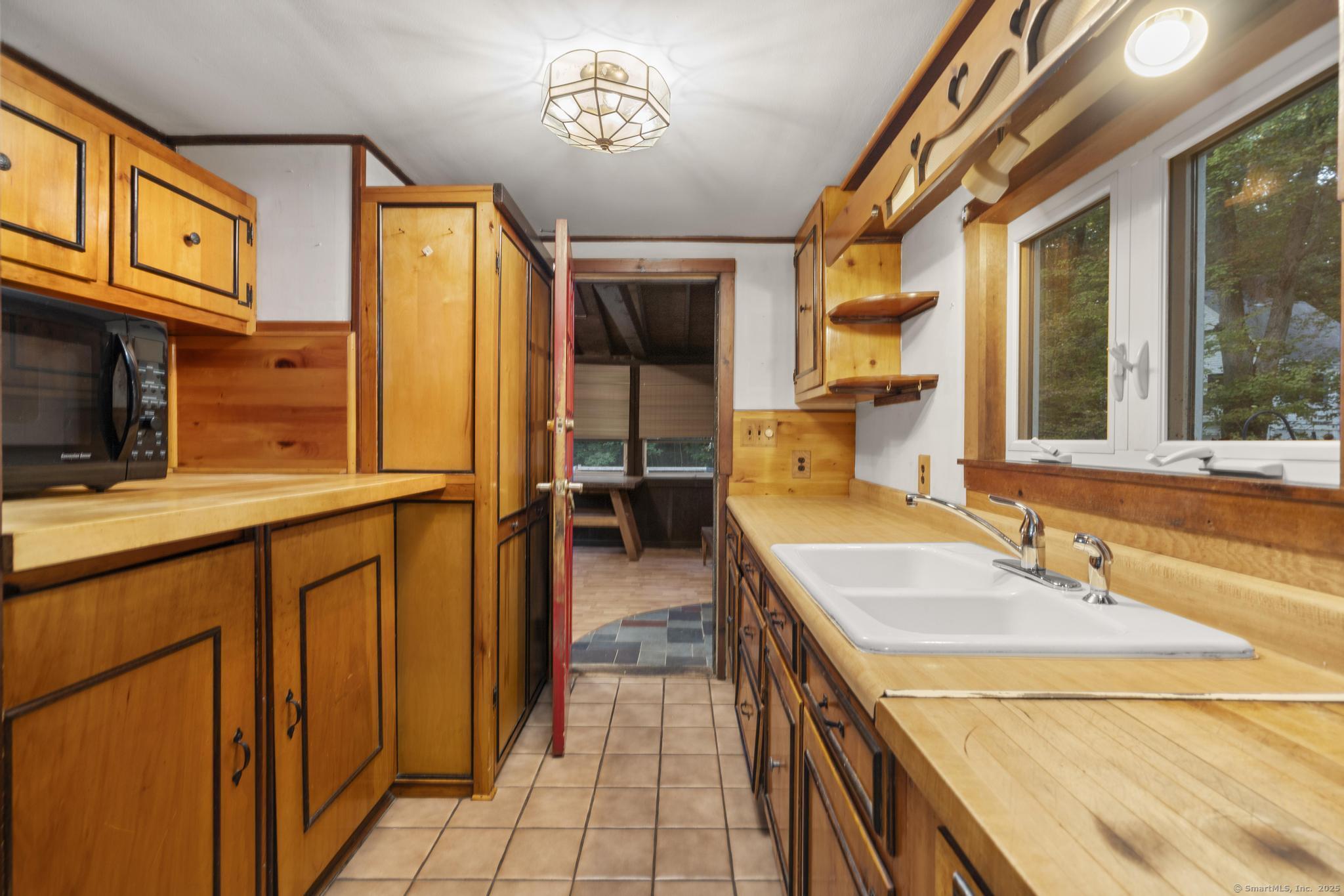 19 West Shore Drive Clinton CT 06413