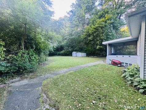 11 Ash Street Putnam CT 06260