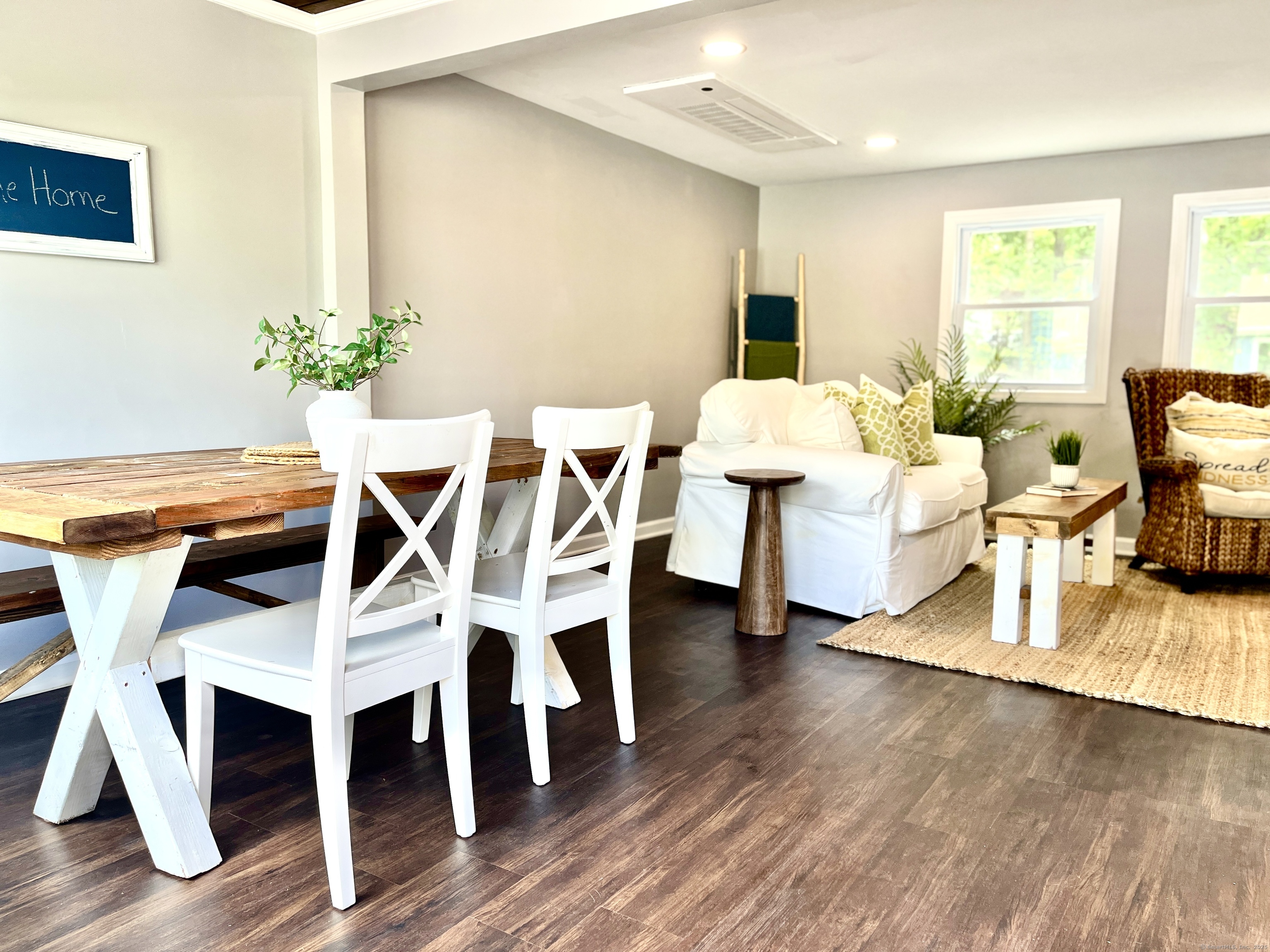 25 Mohawk Trail East Hampton CT 06424