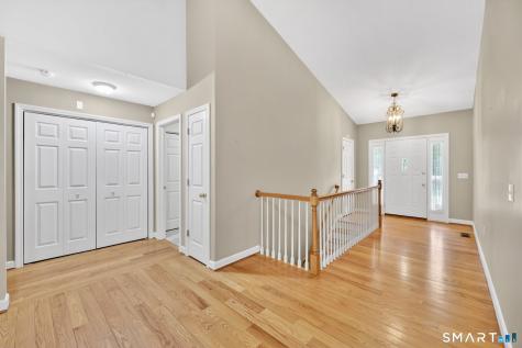 10 Knollwood Circle Enfield CT 06082
