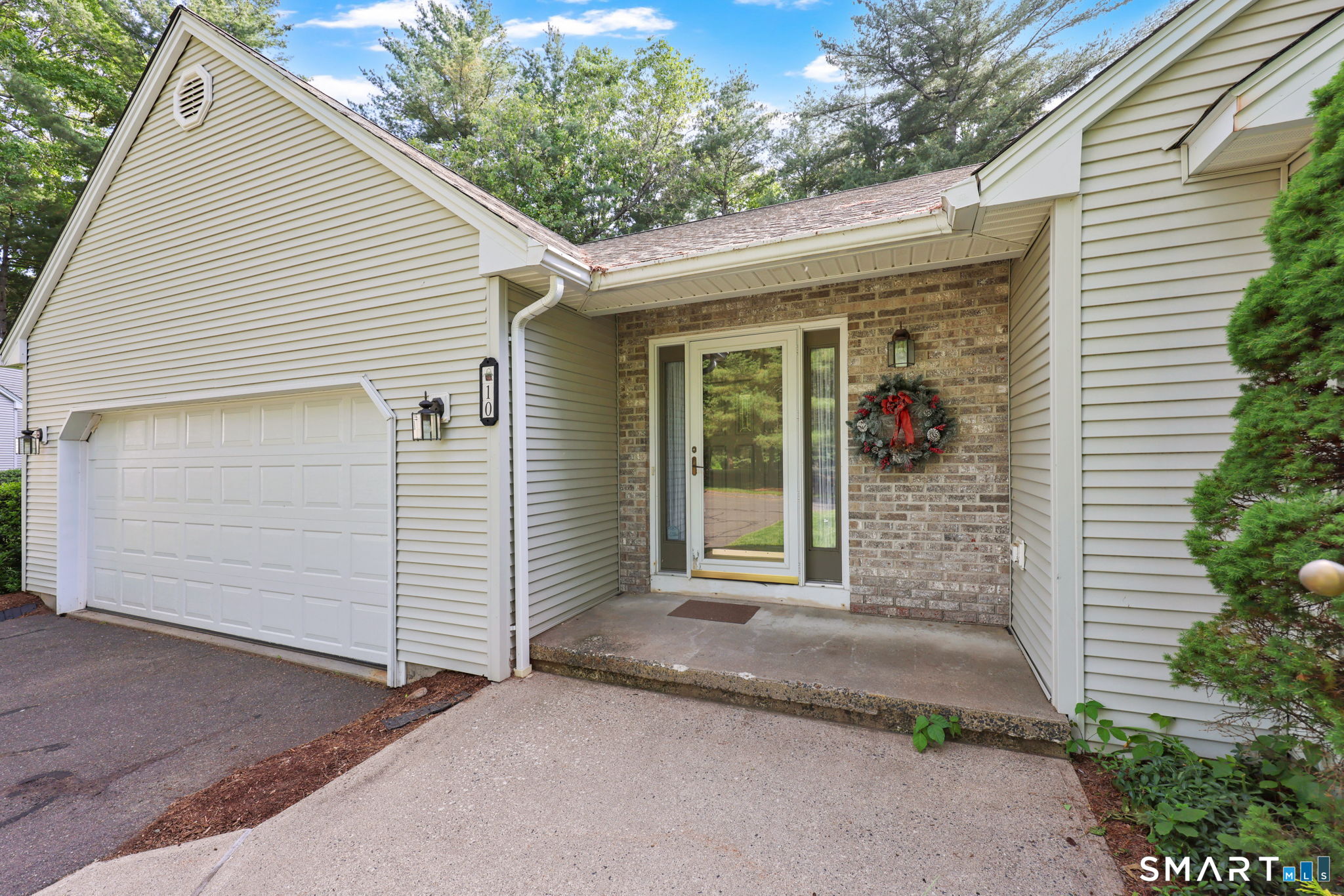 10 Knollwood Circle Enfield CT 06082