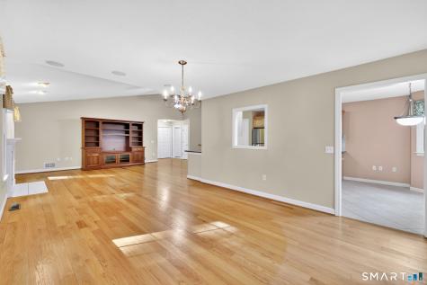 10 Knollwood Circle Enfield CT 06082