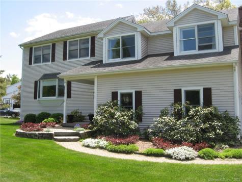 7 Newbury Court Simsbury CT 06070