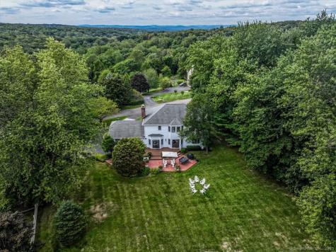 13 Old Castle Drive Newtown CT 06470
