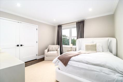 13 Old Castle Drive Newtown CT 06470