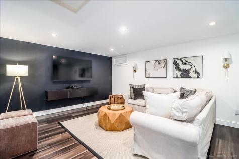 13 Old Castle Drive Newtown CT 06470
